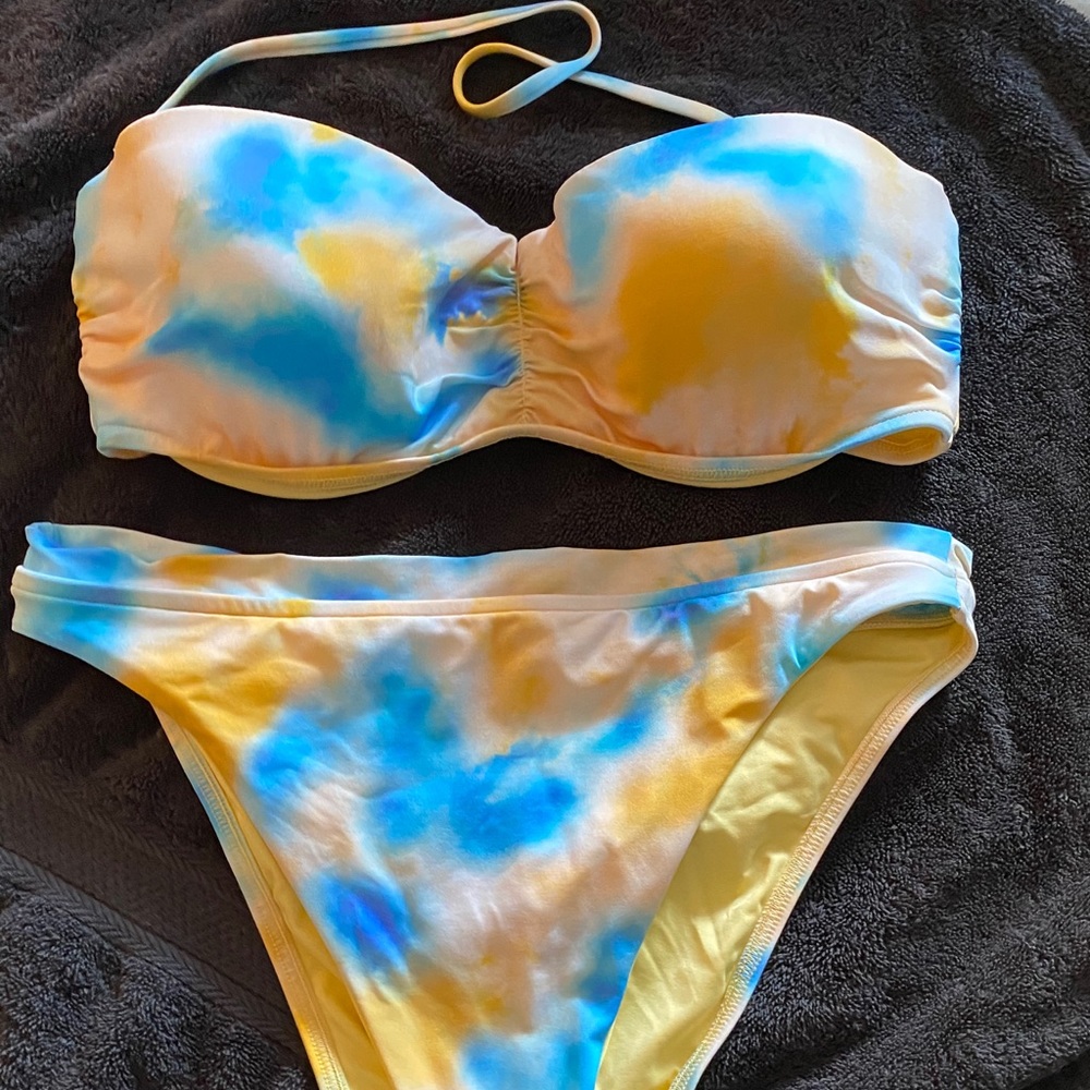 New Victoria’s Secret tie dye bikini